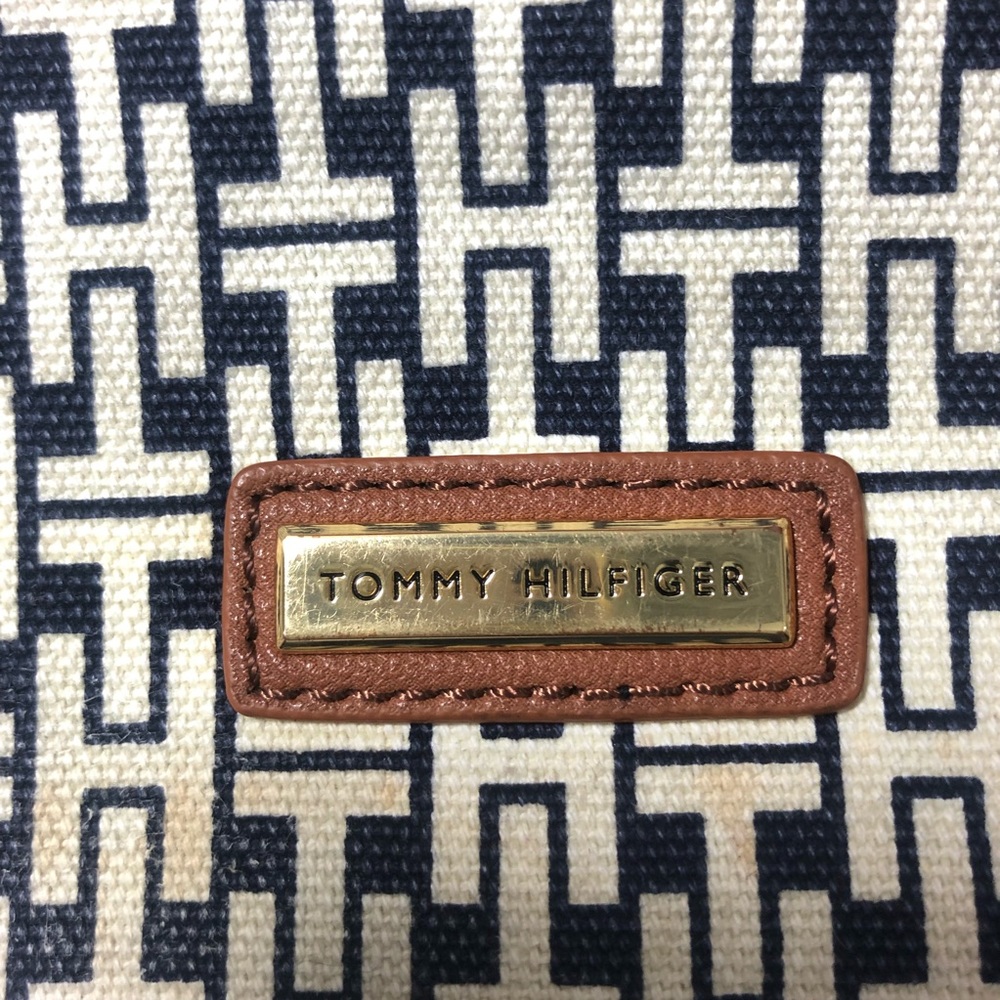 Tommy Hilfiger wooden handle purse - Picture 3 of 8